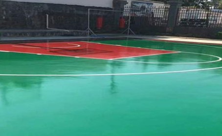 阿里篮球场翻新地面